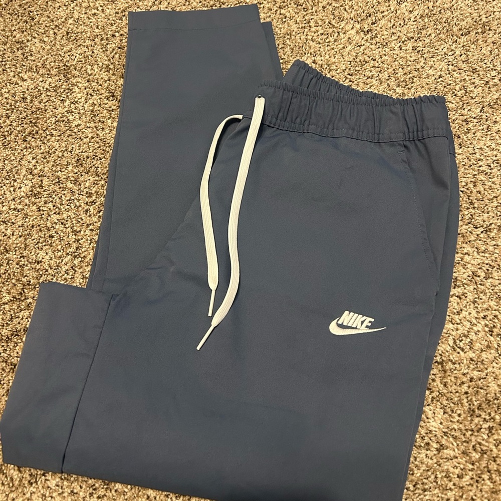 Nike Club Men's Woven Tapered Leg Pants in Blue